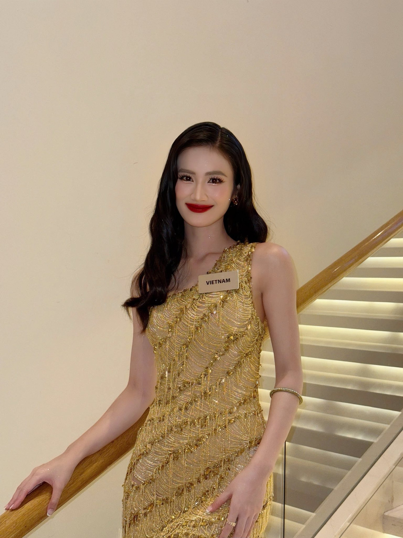 Ý Nhi trong các hoạt động tại cuộc thi. Ý Nhi trong các hoạt động tại cuộc thi.