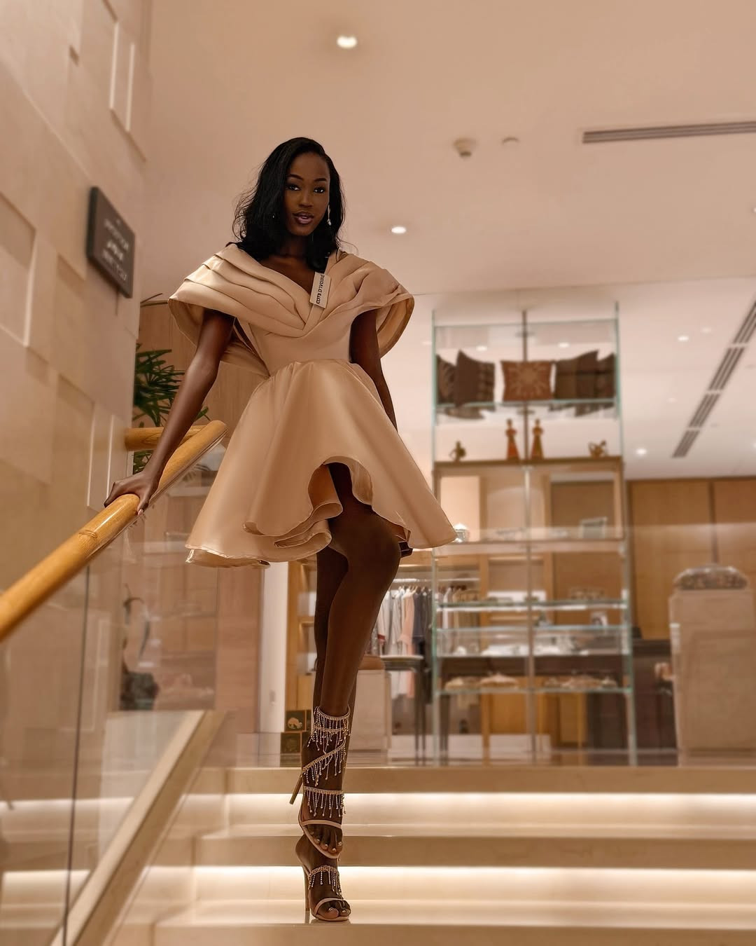 Sau những ồn ào, Fatoumata Coulibaly đang thể hiện phong độ ấn tượng tại cuộc thi năm nay. Nhiều khán giả khẳng định cô ngày càng lột xác với phong cách thời trang ấn tượng.