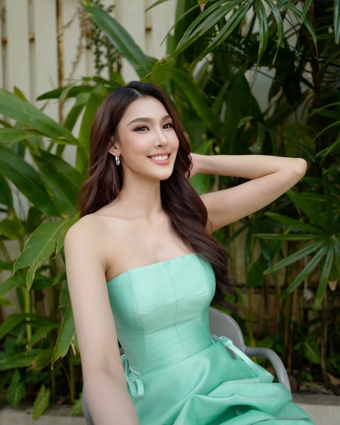 "Bạn trai đã phù hộ cô ấy", "Thật khâm phục, sau mất mát là tinh thần vươn dậy mạnh mẽ để chạm tới thành công", "Câu chuyện của cô ấy đã truyền cảm hứng cho các fan sắc đẹp"... là bình luận của cư dân mạng.