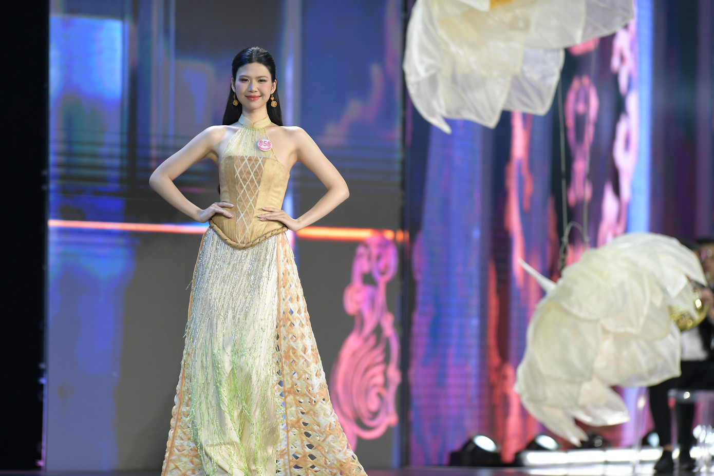 Linh Đan cho biết cô luôn thể hiện con người thật tại Hoa hậu Việt Nam. "Tôi muốn truyền tải hình ảnh cô gái đang đi tìm sứ mệnh, khát khao cống hiến, truyền cảm hứng đến nhiều bạn trẻ về việc phát triển bản thân. Những điều đó không dừng lại ở việc tôi tin hay nghĩ mà tôi đã thật sự sống và làm những điều đó trong suốt hành trình trưởng thành của mình", cô nói.