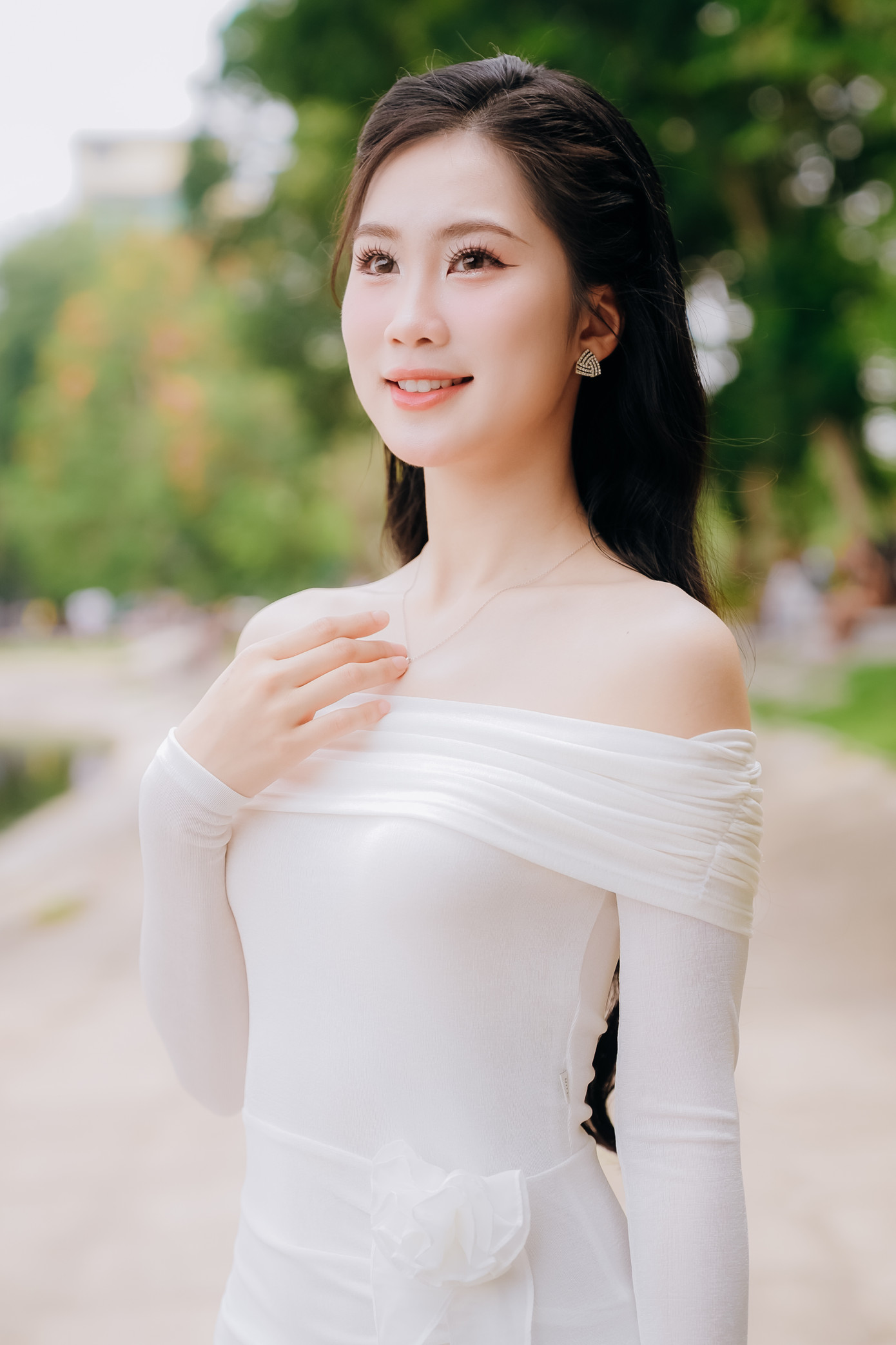 Thu Hằng nói cô không cố gắng để nổi bật hay khác biệt trong cuộc thi mà luôn là chính mình. “Hãy là chính mình, hãy tự tin với những thứ mình đang có và nỗ lực từng ngày để trở thành phiên bản tốt hơn”, cô chia sẻ.