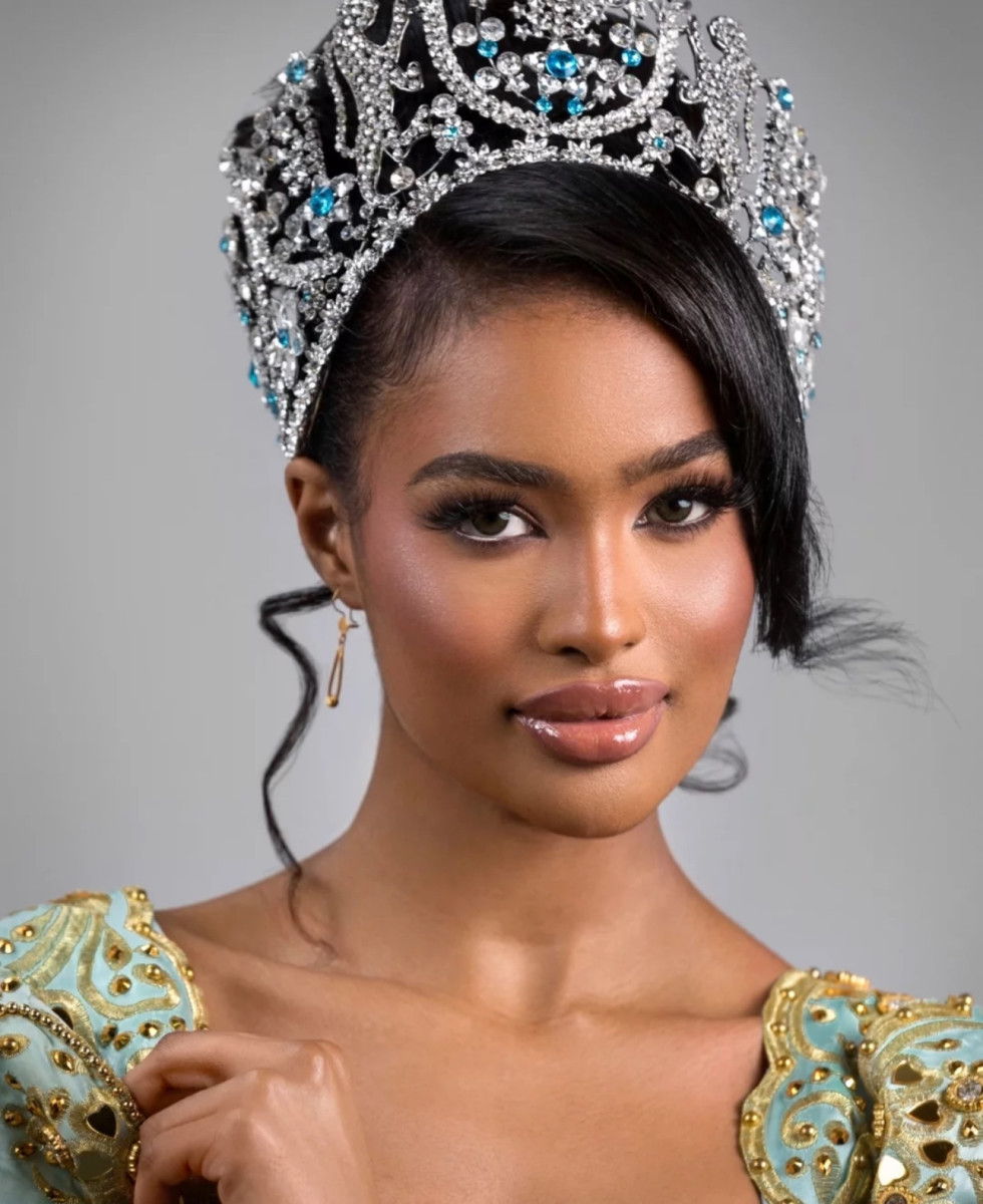 Cận nhan sắc Zainab Jama. Cận nhan sắc Zainab Jama.