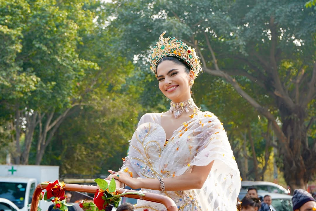 Rachel Gupta năm nay 21 tuổi, cao 1,78 m với số đo 3 vòng 81-61-91 cm. Cô là người mẫu, diễn viên, doanh nhân. Rachel sáng lập học viện và salon làm đẹp. Cô yêu động vật và là người ăn chay trường.