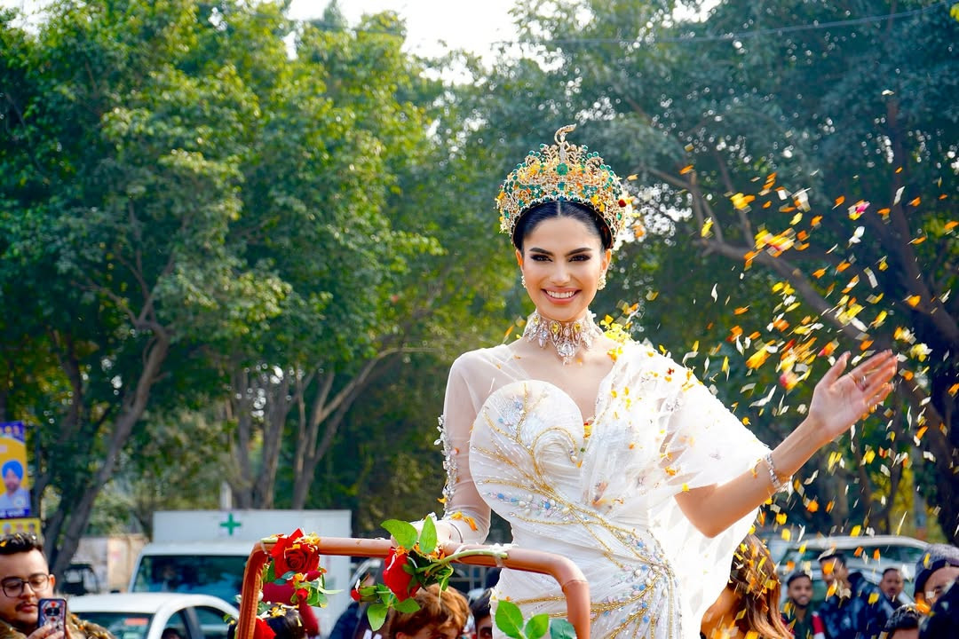 Rachel Gupta năm nay 21 tuổi, cao 1,78 m với số đo 3 vòng 81-61-91 cm. Cô là người mẫu, diễn viên, doanh nhân. Rachel sáng lập học viện và salon làm đẹp. Cô yêu động vật và là người ăn chay trường.