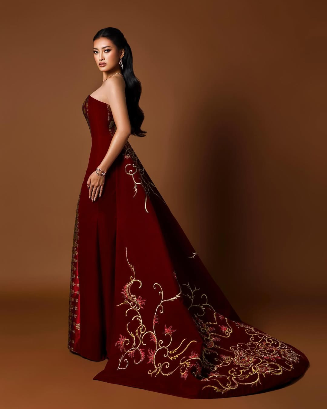 Ngoài ra, Monica đã hợp tác với nhiều tổ chức thúc đẩy trao quyền cho phụ nữ, giáo dục và phát triển bền vững, qua đó mở rộng hơn nữa phạm vi và tác động dự án của cô.