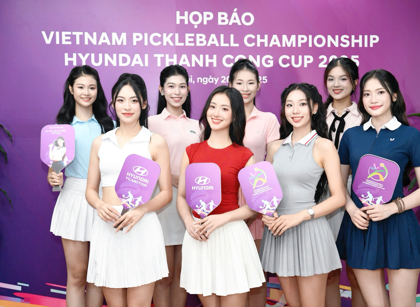 Chiều 20/5, dàn thí sinh Hoa hậu Việt Nam 2024 có mặt tại họp báo giới thiệu Giải Pickleball Việt Nam - Cúp Hyundai Thành Công 2025 (Vietnam Pickleball Championship – Hyundai Thanh Cong Cup 2025) diễn ra tại Hà Nội.