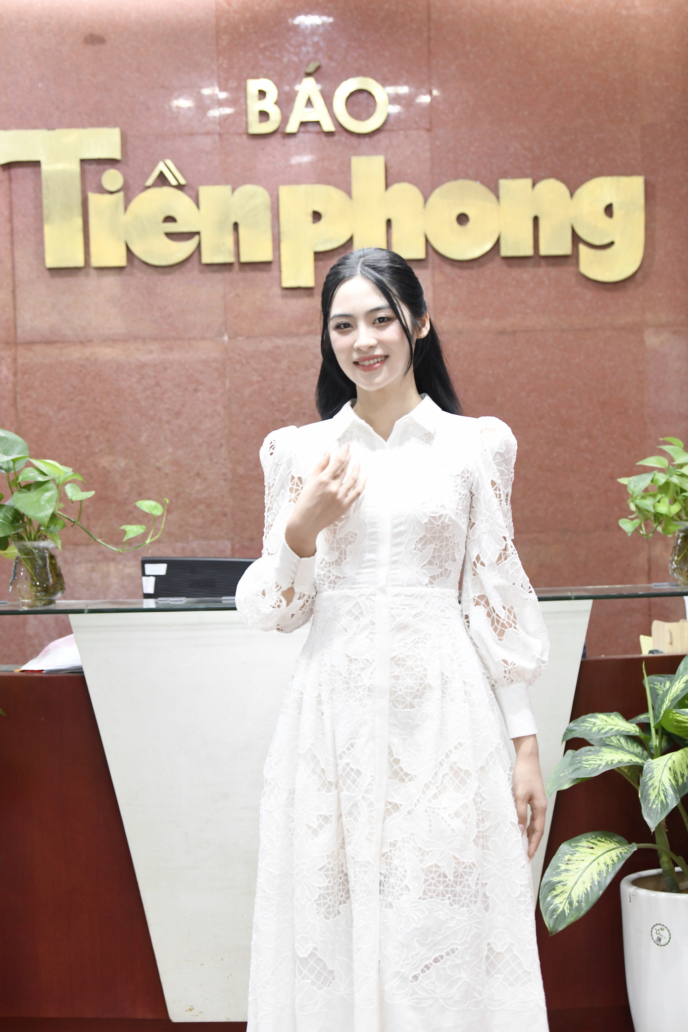 Thí sinh Nguyễn Thị Vân Nhi, SBD 136, sinh năm 2005, đến từ Hải Phòng. Vân Nhi cao 1,74 m, nặng 56 kg, số đo ba vòng 80-62-95 cm. Vân Nhi đang là sinh viên Đại học Phenikaa. Trong vòng chung khảo với 2 lần loại, Vân Nhi đều được gọi tên gần cuối nên rất hồi hộp. Vân Nhi nói cô đã có khoảng thời gian dài cố gắng và được ủng hộ rất nhiều nên kỳ vọng được vào chung kết. Khi được xướng tên, Vân Nhi vỡ òa trong hạnh phúc.