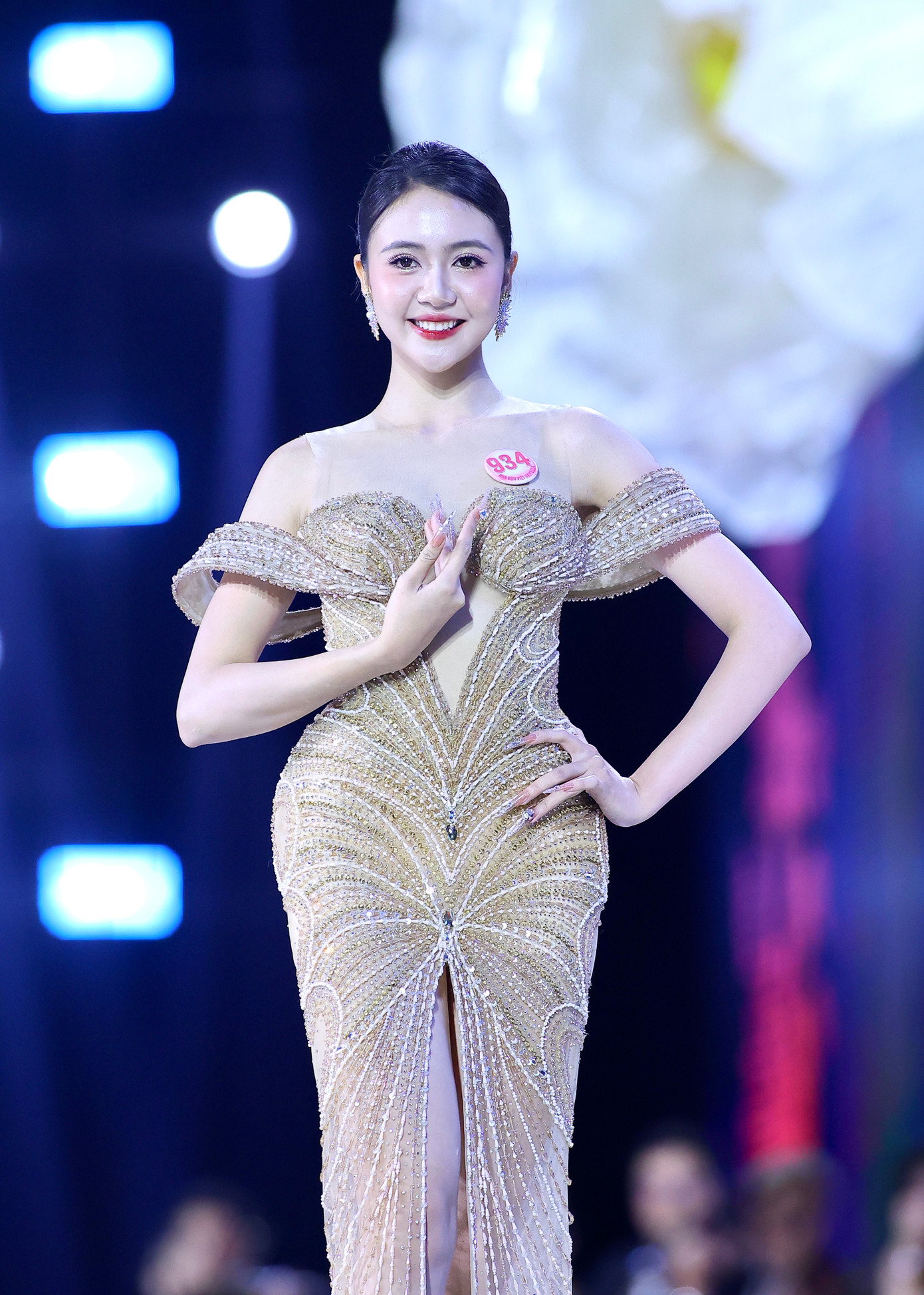 “Đây là cơ hội để lan tỏa những giá trị tốt đẹp, để góp tiếng nói và hành động thiết thực cho cộng đồng. Hoa hậu không chỉ là biểu tượng của vẻ đẹp mà còn là người truyền cảm hứng, khơi dậy sự thay đổi tích cực và làm rạng rỡ hình ảnh người phụ nữ Việt Nam với trái tim rộng mở và khát khao cống hiến”, cô khẳng định.