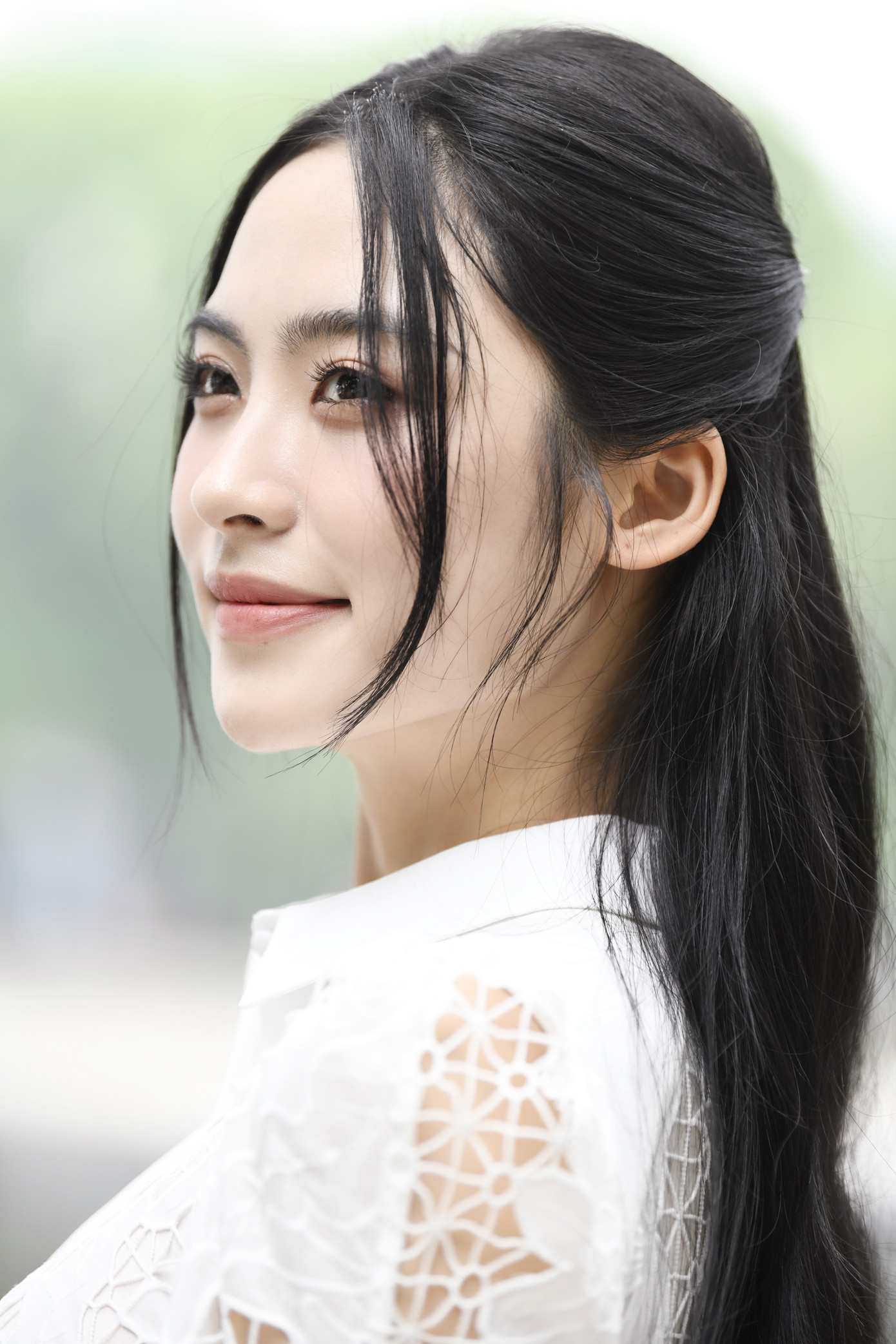 Vân Nhi nói ở vòng phỏng vấn kín tại sơ khảo Hoa hậu Việt Nam 2024, cô chia sẻ đam mê chơi thể thao và đã chạm tới sở thích của giám khảo - Hoa hậu Nguyễn Thị Huyền. “Chị Huyền còn rủ tôi khi nào rảnh về Hải Phòng để cùng chơi Pickleball. Việc có một người chị đồng hương làm giám khảo đã tiếp thêm cho tôi nhiều động lực. Chị đã truyền cảm hứng giúp tôi vững bước ở cuộc thi Hoa hậu Việt Nam. Bên cạnh đó, người Hải Phòng đã cổ vũ cho tôi rất nhiệt tình, tiếp thêm cho tôi nhiều sức mạnh”, cô nói.