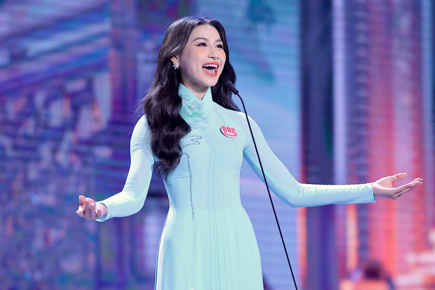 Thanh Xuân cho biết cô vỡ oà, tự hào và xúc động khi được xướng tên vào top 25 thí sinh của vòng chung kết Hoa hậu Việt Nam 2024 được tổ chức tại TP Huế vào tháng 6. "Tôi biết rằng để có mặt trong top 25 là kết quả của nhiều nỗ lực, không chỉ của riêng tôi mà là sự đồng hành của gia đình, bạn bè. Tôi cảm thấy may mắn, đồng thời ý thức rằng mình đang mang trên vai trọng trách lớn hơn, để xứng đáng với cơ hội mà ban giám khảo đã trao", cô nói.