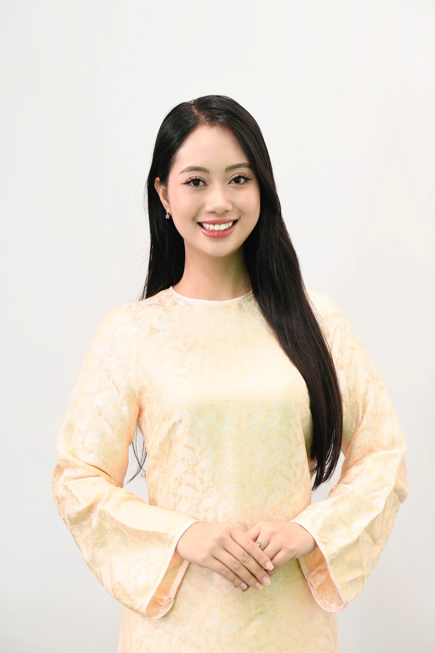 Để chuẩn bị cho vòng chung kết ở Huế, Mai Phương lên kế hoạch chi tiết về chế độ ăn uống, ngủ nghỉ và tập luyện phù hợp với bản thân sao cho có thể giữ gìn vóc dáng nhưng vẫn có sức khoẻ tốt. Cô chủ động tìm sự vui vẻ, thoải mái, tránh ép bản thân quá mức dẫn đến mệt mỏi, stress. "Bên cạnh đó, tôi cũng tập luyện thêm những kỹ năng như trình diễn, thần thái, ứng xử, phản ứng nhanh… Những kỹ năng đó không chỉ giúp ích cho tôi trong cuộc thi mà cần thiết trong cuộc sống, công việc hàng ngày", cô chia sẻ. Để chuẩn bị cho vòng chung kết ở Huế, Mai Phương lên kế hoạch chi tiết về chế độ ăn uống, ngủ nghỉ và tập luyện phù hợp với bản thân sao cho có thể giữ gìn vóc dáng nhưng vẫn có sức khoẻ tốt. Cô chủ động tìm sự vui vẻ, thoải mái, tránh ép bản thân quá mức dẫn đến mệt mỏi, stress. "Bên cạnh đó, tôi cũng tập luyện thêm những kỹ năng như trình diễn, thần thái, ứng xử, phản ứng nhanh… Những kỹ năng đó không chỉ giúp ích cho tôi trong cuộc thi mà cần thiết trong cuộc sống, công việc hàng ngày", cô chia sẻ.