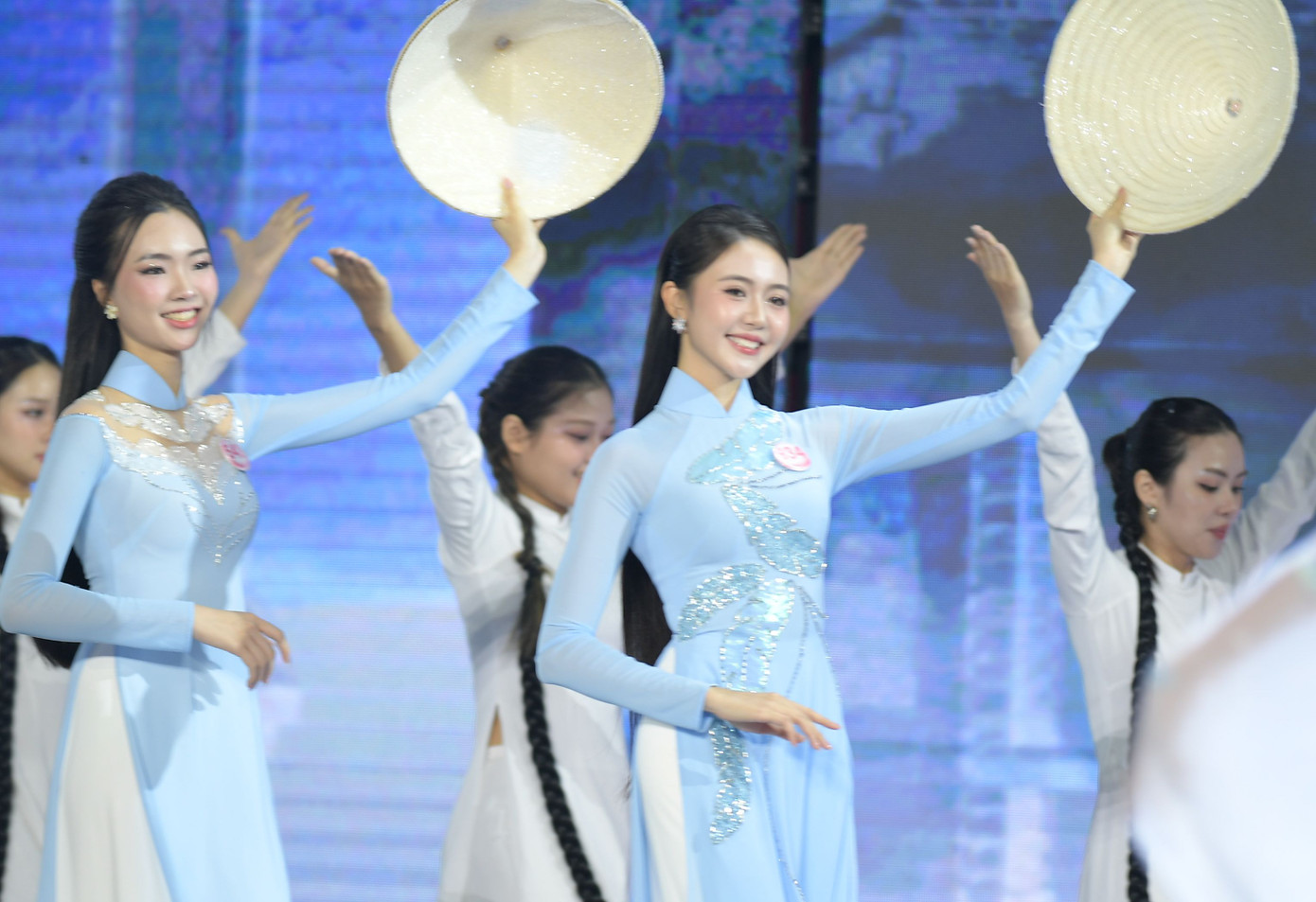 Mỹ Dung cho biết trong khoảnh khắc được gọi tên vào vòng chung kết, cô thấy tràn ngập lòng biết ơn với gia đình, với những người luôn âm thầm ủng hộ cô, và với chính bản thân vì đã không bỏ cuộc. “Đó không chỉ là niềm vui, mà tôi cảm thấy đang từng bước tiến gần hơn đến ước mơ. Điều đó tiếp thêm cho tôi nhiều động lực để cố gắng hơn nữa ở vòng chung kết”, cô nói.