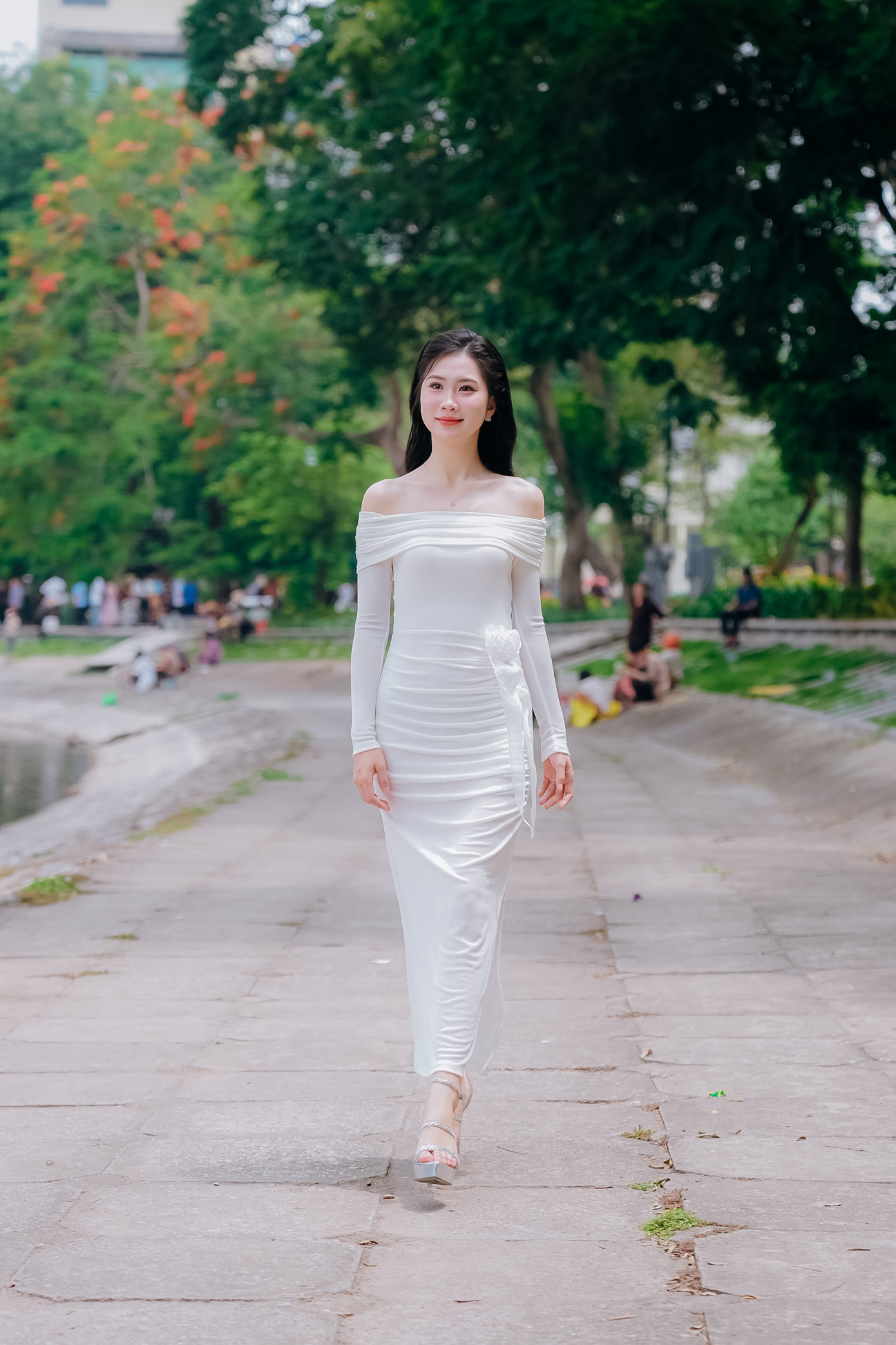 Tham gia Hoa hậu Việt Nam, Thu Hằng đã có nhiều kỷ niệm cùng các thí sinh trong ngôi nhà chung. "Kỷ niệm đáng nhớ nhất là khi chúng tôi cùng sinh hoạt tại nhà chung. Những khoảnh khắc chúng tôi vui đùa, ăn uống, tập luyện cùng nhau sẽ là kỷ niệm tôi không bao giờ quên trong thanh xuân tươi đẹp của mình", cô nói.