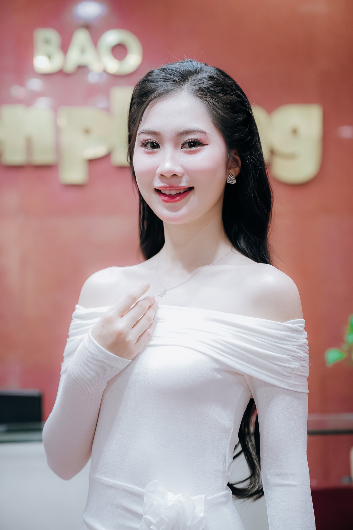 Thu Hằng thấy mình trưởng thành hơn cả về mặt cảm xúc và suy nghĩ. “Tôi học được cách sắp xếp thời gian, nhanh nhẹn, hoạt bát hơn và cách ứng xử nói chuyện chững chạc hơn. Tôi cảm ơn cuộc thi Hoa hậu Việt Nam đã cho tôi những kỷ niệm, nguồn tri thức đáng quý trong thời thanh xuân của mình”, cô gái Thanh Hóa cho biết.