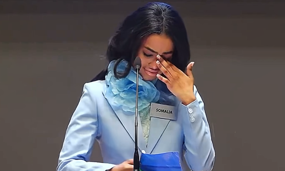 Zainab Jama và bài thuyết trình khiến bà Julia Morley xúc động. Zainab Jama và bài thuyết trình khiến bà Julia Morley xúc động.