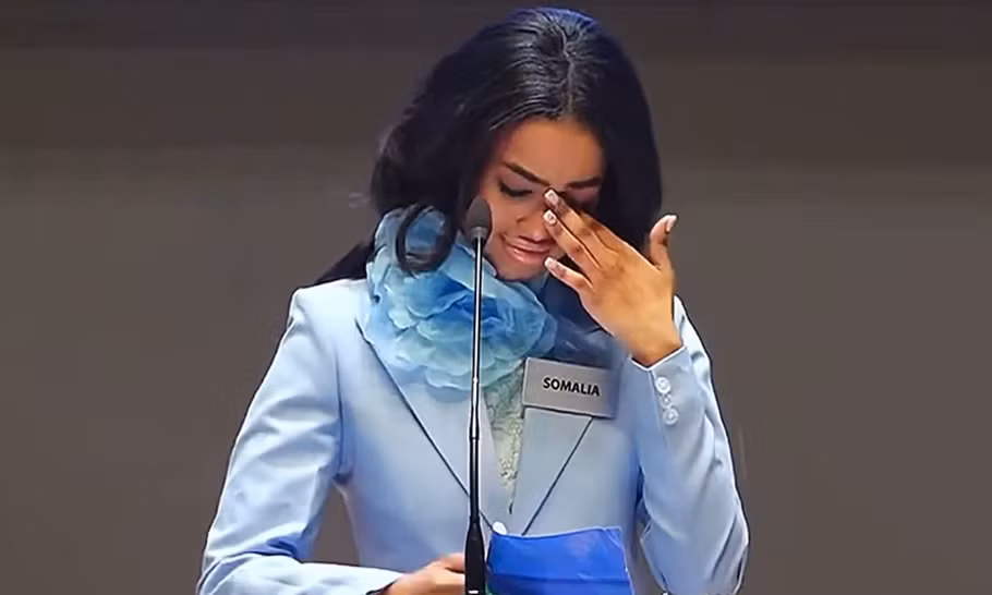 Zainab Jama và bài thuyết trình khiến bà Julia Morley xúc động.