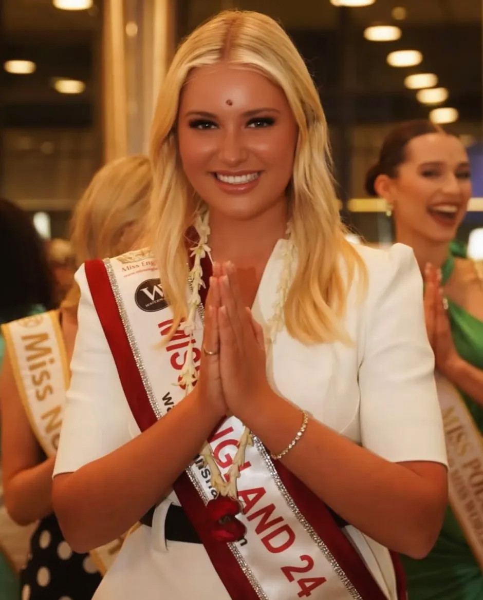 Hình ảnh của Milla Magee tại cuộc thi Hoa hậu Thế giới 2025 ở Ấn Độ. Hình ảnh của Milla Magee tại cuộc thi Hoa hậu Thế giới 2025 ở Ấn Độ.