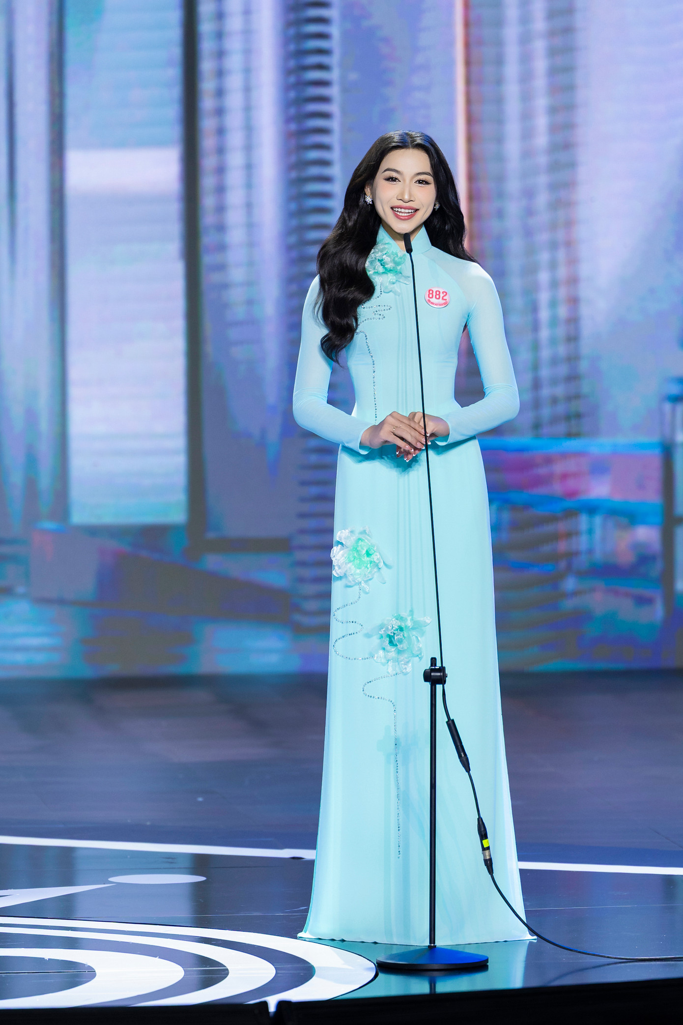 Trước giây phút được gọi tên, Thanh Xuân từng nghĩ nếu không được đi tiếp thì phải ngẩng cao đầu vì đã cố gắng hết sức. "Cuộc thi năm nay có nhiều thí sinh tài năng và xinh đẹp, nên tôi không dám chắc điều gì. Nhưng ở khoảnh khắc nghe tên mình vang lên, tôi biết rằng mọi sự cố gắng của mình đều xứng đáng", cô chia sẻ.