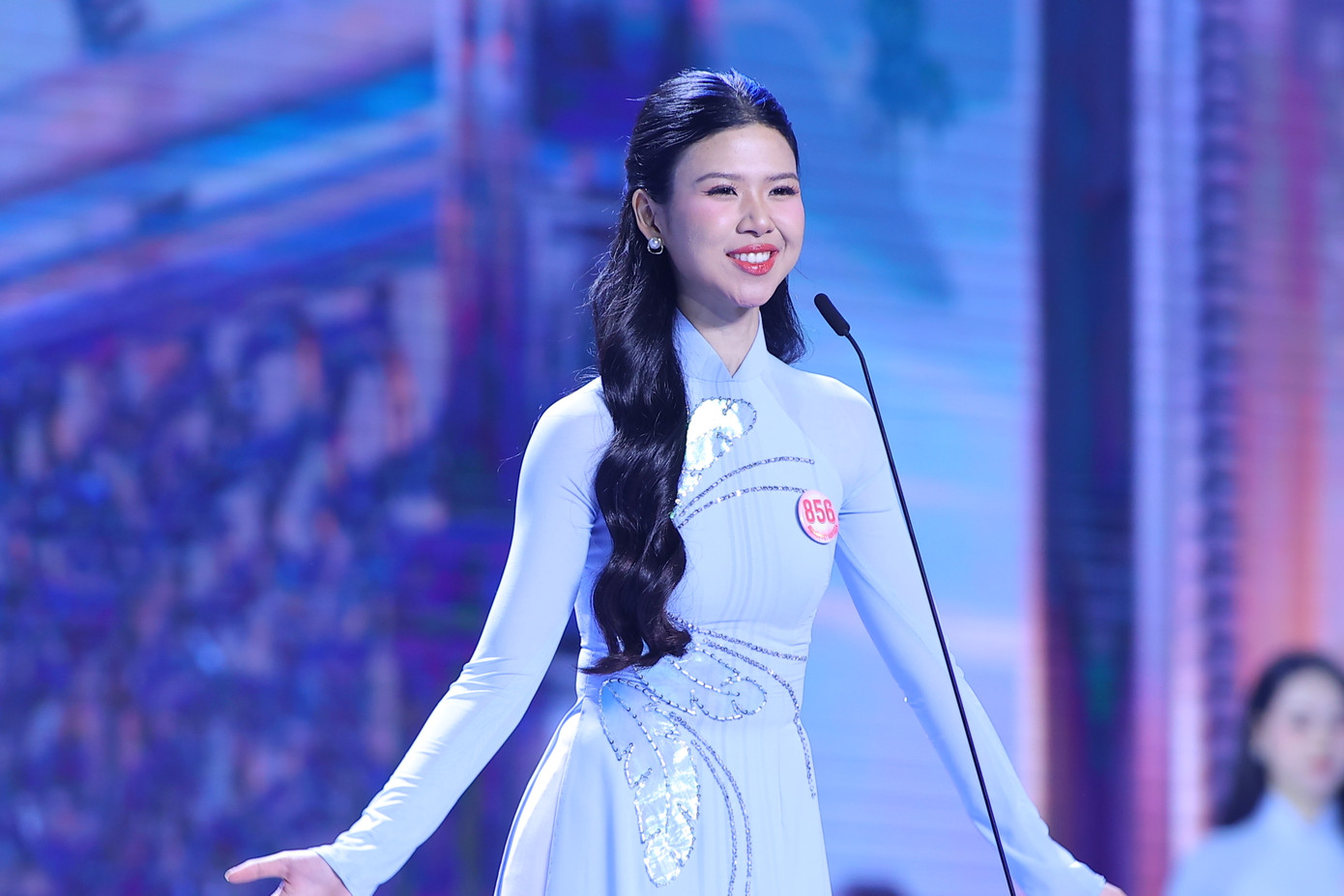 Linh Đan cho biết ngay trước đêm chung khảo cô bị sốt và đau dạ dày khá nặng. Người đẹp lo lắng không thể trình diễn năng lượng và tự tin nhất. "Nhờ sự chăm sóc, quan tâm của Ban tổ chức và các bạn thí sinh, tôi đã giữ vững niềm tin và động viên bản thân hoàn thành các phần thi thật tốt", cô nói.