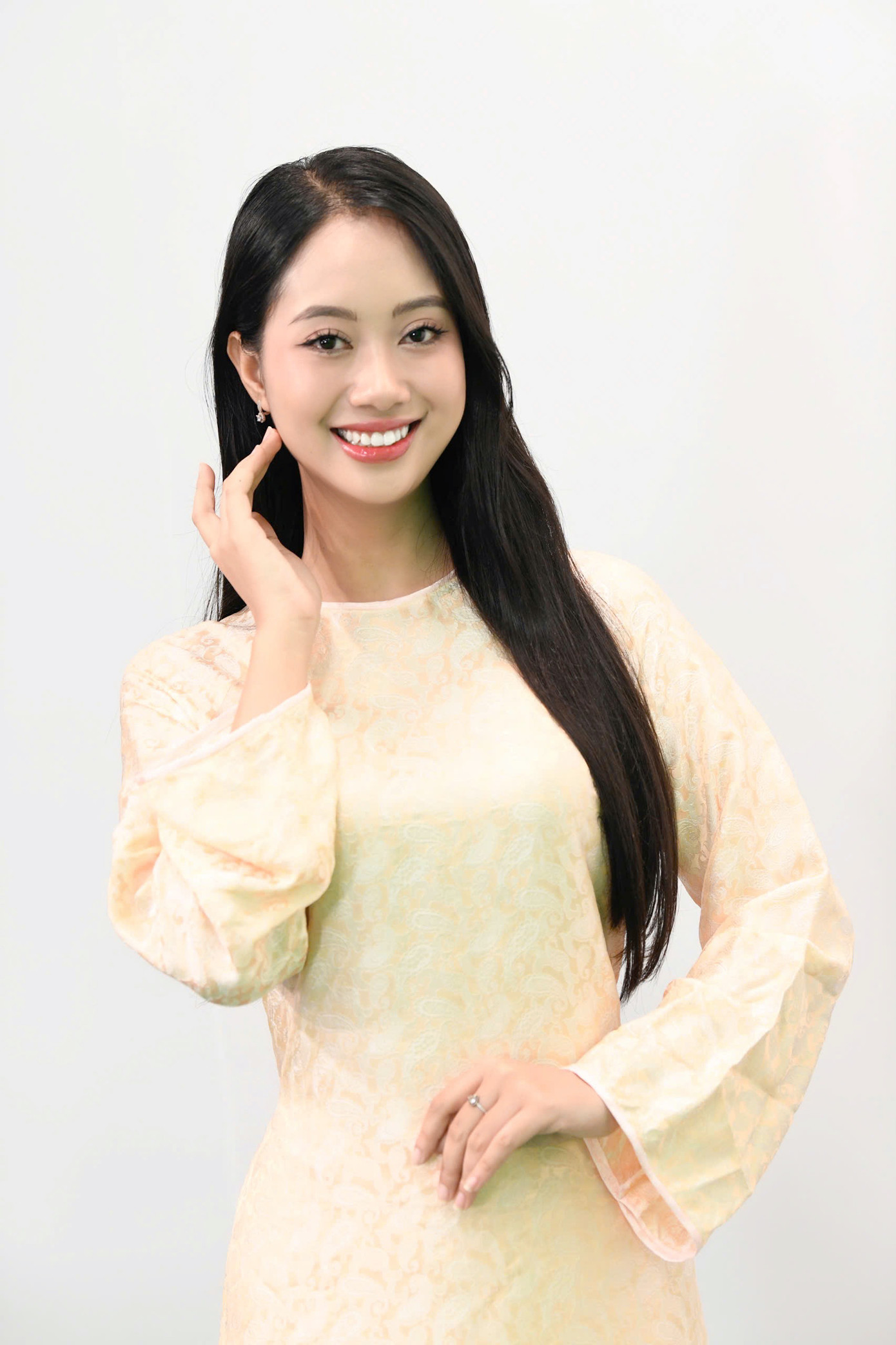 Để chuẩn bị cho vòng chung kết ở Huế, Mai Phương lên kế hoạch chi tiết về chế độ ăn uống, ngủ nghỉ và tập luyện phù hợp với bản thân sao cho có thể giữ gìn vóc dáng nhưng vẫn có sức khoẻ tốt. Cô chủ động tìm sự vui vẻ, thoải mái, tránh ép bản thân quá mức dẫn đến mệt mỏi, stress. "Bên cạnh đó, tôi cũng tập luyện thêm những kỹ năng như trình diễn, thần thái, ứng xử, phản ứng nhanh… Những kỹ năng đó không chỉ giúp ích cho tôi trong cuộc thi mà cần thiết trong cuộc sống, công việc hàng ngày", cô chia sẻ. Để chuẩn bị cho vòng chung kết ở Huế, Mai Phương lên kế hoạch chi tiết về chế độ ăn uống, ngủ nghỉ và tập luyện phù hợp với bản thân sao cho có thể giữ gìn vóc dáng nhưng vẫn có sức khoẻ tốt. Cô chủ động tìm sự vui vẻ, thoải mái, tránh ép bản thân quá mức dẫn đến mệt mỏi, stress. "Bên cạnh đó, tôi cũng tập luyện thêm những kỹ năng như trình diễn, thần thái, ứng xử, phản ứng nhanh… Những kỹ năng đó không chỉ giúp ích cho tôi trong cuộc thi mà cần thiết trong cuộc sống, công việc hàng ngày", cô chia sẻ.