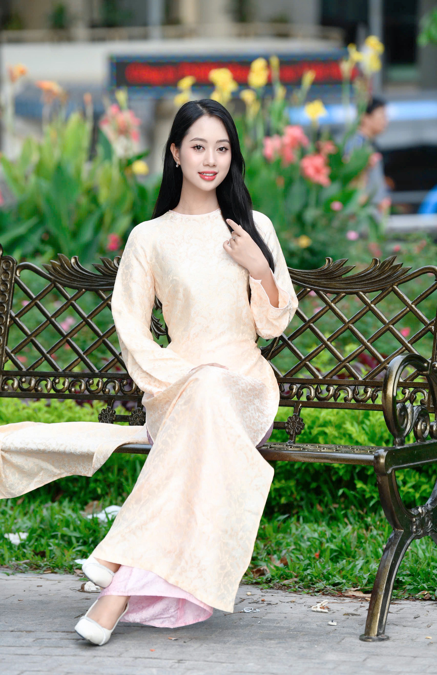 Mai Phương chia sẻ về khoảnh khắc được gọi tên: "Tôi là thí sinh cuối cùng được gọi tên vào top 25. Lúc đó, tôi hồi hộp, tim đập nhanh, tay chân hơi lạnh, nhưng vẫn cố gắng giữ thần thái tốt trên sân khấu. Sau đó, tôi vỡ oà khi nghe thấy tên và số báo danh của mình được vang lên. Tôi đã chính thức được bước tiếp, cùng 24 bạn thí sinh đến với đêm chung kết". Mai Phương chia sẻ về khoảnh khắc được gọi tên: "Tôi là thí sinh cuối cùng được gọi tên vào top 25. Lúc đó, tôi hồi hộp, tim đập nhanh, tay chân hơi lạnh, nhưng vẫn cố gắng giữ thần thái tốt trên sân khấu. Sau đó, tôi vỡ oà khi nghe thấy tên và số báo danh của mình được vang lên. Tôi đã chính thức được bước tiếp, cùng 24 bạn thí sinh đến với đêm chung kết".