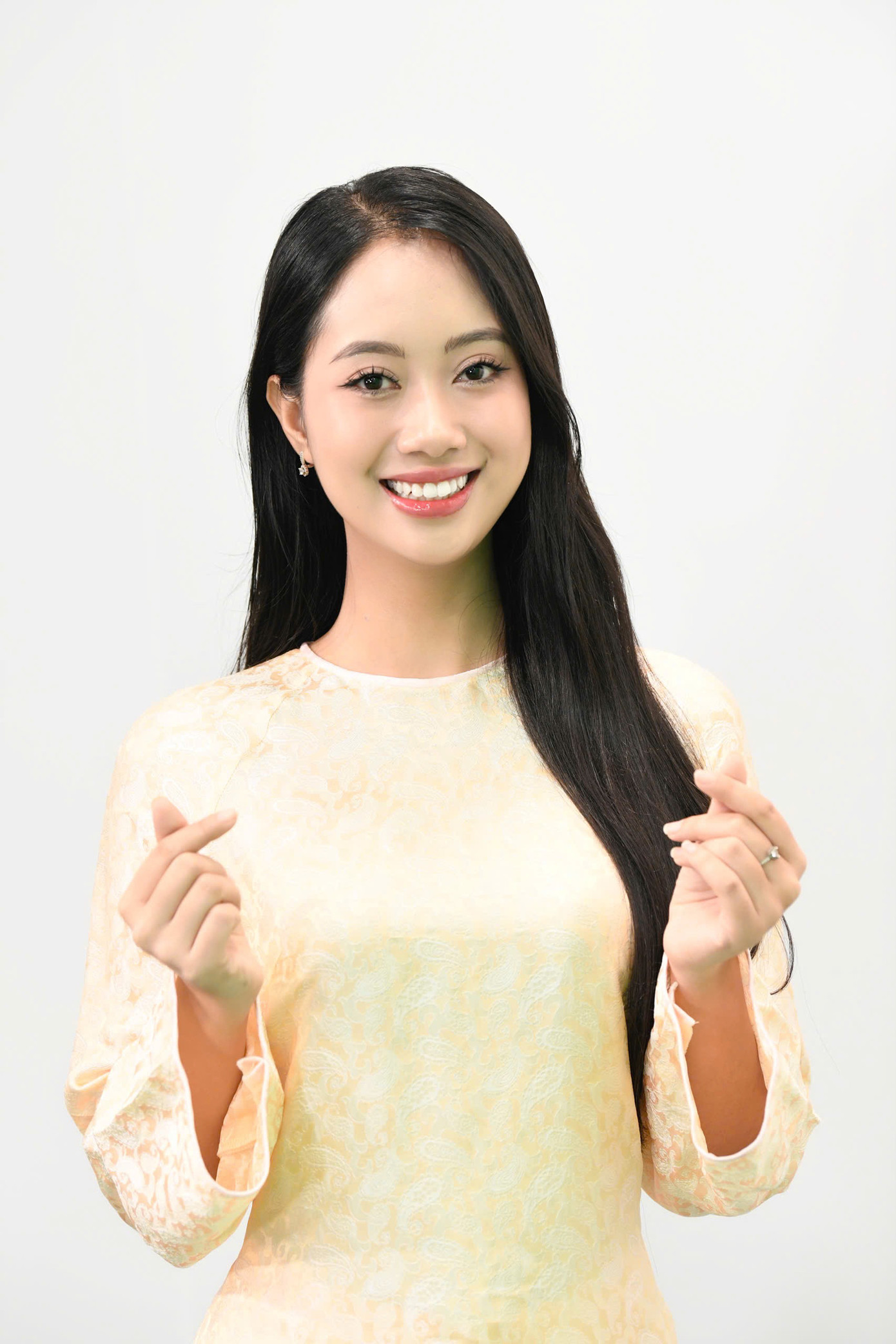 Để chuẩn bị cho vòng chung kết ở Huế, Mai Phương lên kế hoạch chi tiết về chế độ ăn uống, ngủ nghỉ và tập luyện phù hợp với bản thân sao cho có thể giữ gìn vóc dáng nhưng vẫn có sức khoẻ tốt. Cô chủ động tìm sự vui vẻ, thoải mái, tránh ép bản thân quá mức dẫn đến mệt mỏi, stress. "Bên cạnh đó, tôi cũng tập luyện thêm những kỹ năng như trình diễn, thần thái, ứng xử, phản ứng nhanh… Những kỹ năng đó không chỉ giúp ích cho tôi trong cuộc thi mà cần thiết trong cuộc sống, công việc hàng ngày", cô chia sẻ. Để chuẩn bị cho vòng chung kết ở Huế, Mai Phương lên kế hoạch chi tiết về chế độ ăn uống, ngủ nghỉ và tập luyện phù hợp với bản thân sao cho có thể giữ gìn vóc dáng nhưng vẫn có sức khoẻ tốt. Cô chủ động tìm sự vui vẻ, thoải mái, tránh ép bản thân quá mức dẫn đến mệt mỏi, stress. "Bên cạnh đó, tôi cũng tập luyện thêm những kỹ năng như trình diễn, thần thái, ứng xử, phản ứng nhanh… Những kỹ năng đó không chỉ giúp ích cho tôi trong cuộc thi mà cần thiết trong cuộc sống, công việc hàng ngày", cô chia sẻ.