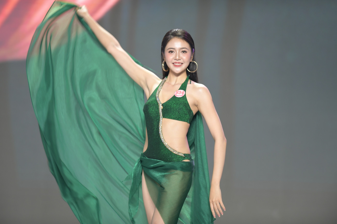 Với cô, tham gia Hoa hậu Việt Nam là hành trình của sự trưởng thành, nơi mỗi cô gái không chỉ thể hiện vẻ đẹp bên ngoài mà còn tỏa sáng bởi trí tuệ, lòng nhân ái và tinh thần trách nhiệm.