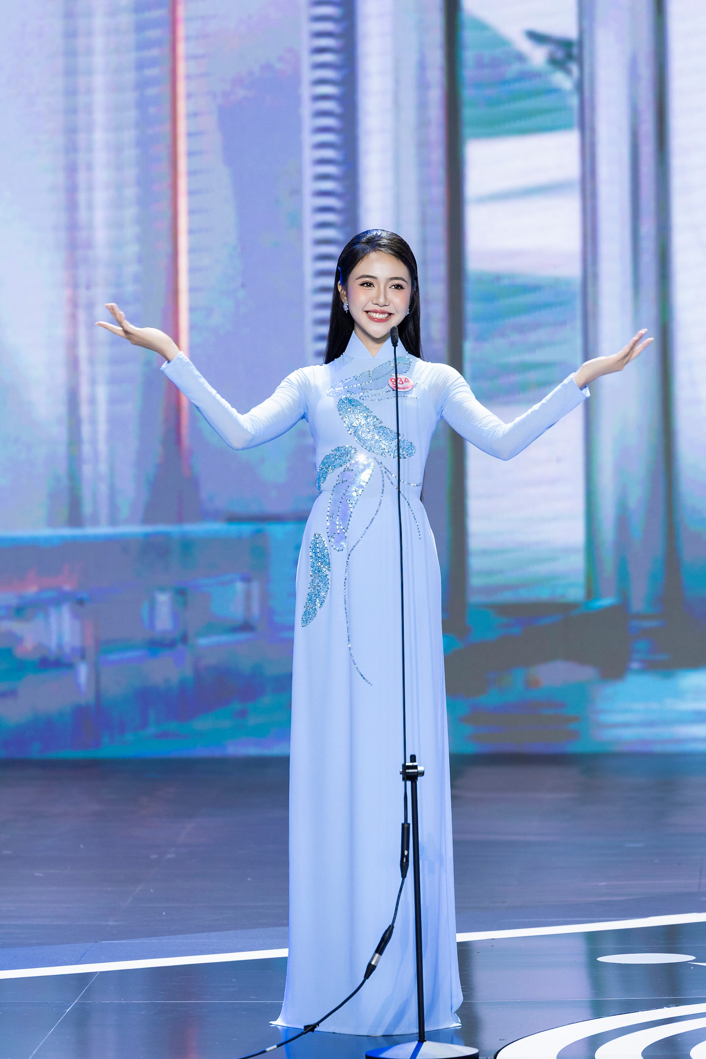 Thí sinh Lê Thị Mỹ Dung, SBD 934, sinh năm 2001, đến từ Kiên Giang. Cô cao 1,68 m, số đo ba vòng 80-62-85 cm. Mỹ Dung đã tốt nghiệp Sân khấu Điện ảnh TPHCM và đang dự định học văn bằng hai về kinh tế. Cô cho rằng đam mê nghệ thuật giúp rèn luyện tư duy sáng tạo, sự tinh tế, trong khi đó kinh doanh lại mang lại cho cô kỹ năng biến những ý tưởng sáng tạo thành sản phẩm và dịch vụ thực tiễn.