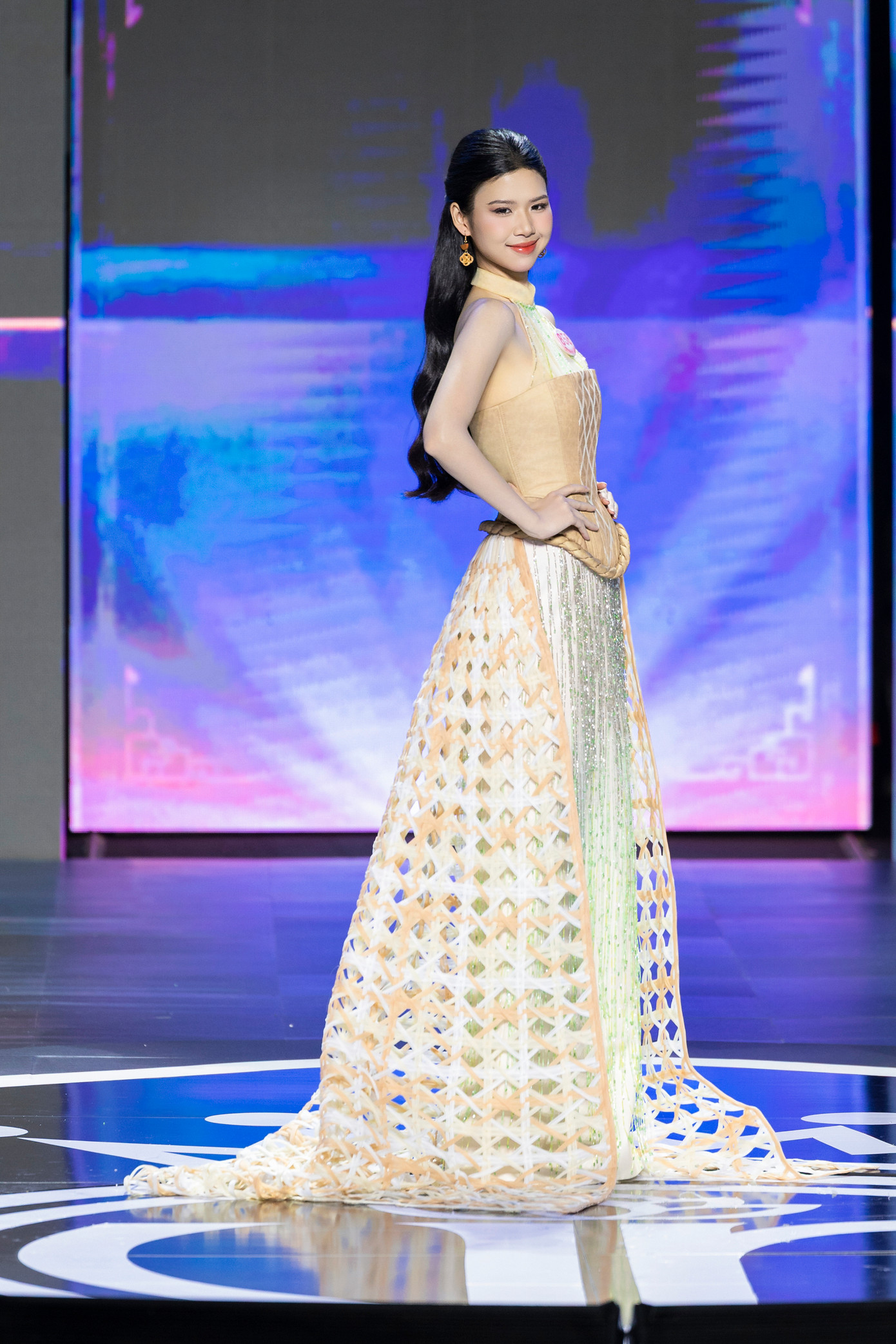 Cô gái đến từ Đà Nẵng cho biết cô đã ước mơ thi Hoa Hậu việt Nam 2024 từ năm học cấp 2. Chính vì vậy, cô hướng đến việc hoàn thiện bản thân từ ngoại hình, vóc dáng đến trau dồi tri thức, tư duy và kỹ năng.