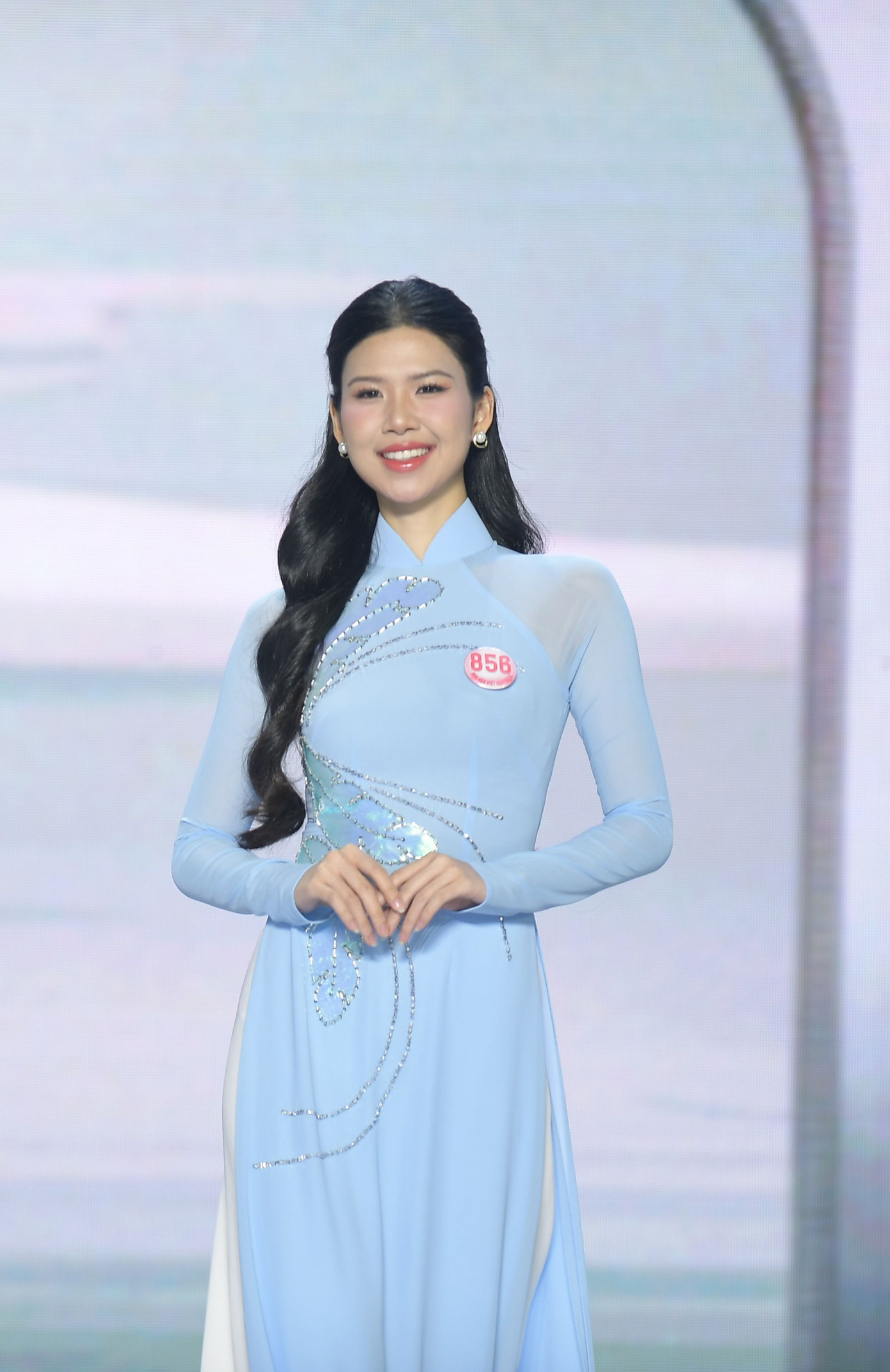 Linh Đan cho biết ngay trước đêm chung khảo cô bị sốt và đau dạ dày khá nặng. Người đẹp lo lắng không thể trình diễn năng lượng và tự tin nhất. "Nhờ sự chăm sóc, quan tâm của Ban tổ chức và các bạn thí sinh, tôi đã giữ vững niềm tin và động viên bản thân hoàn thành các phần thi thật tốt", cô nói.