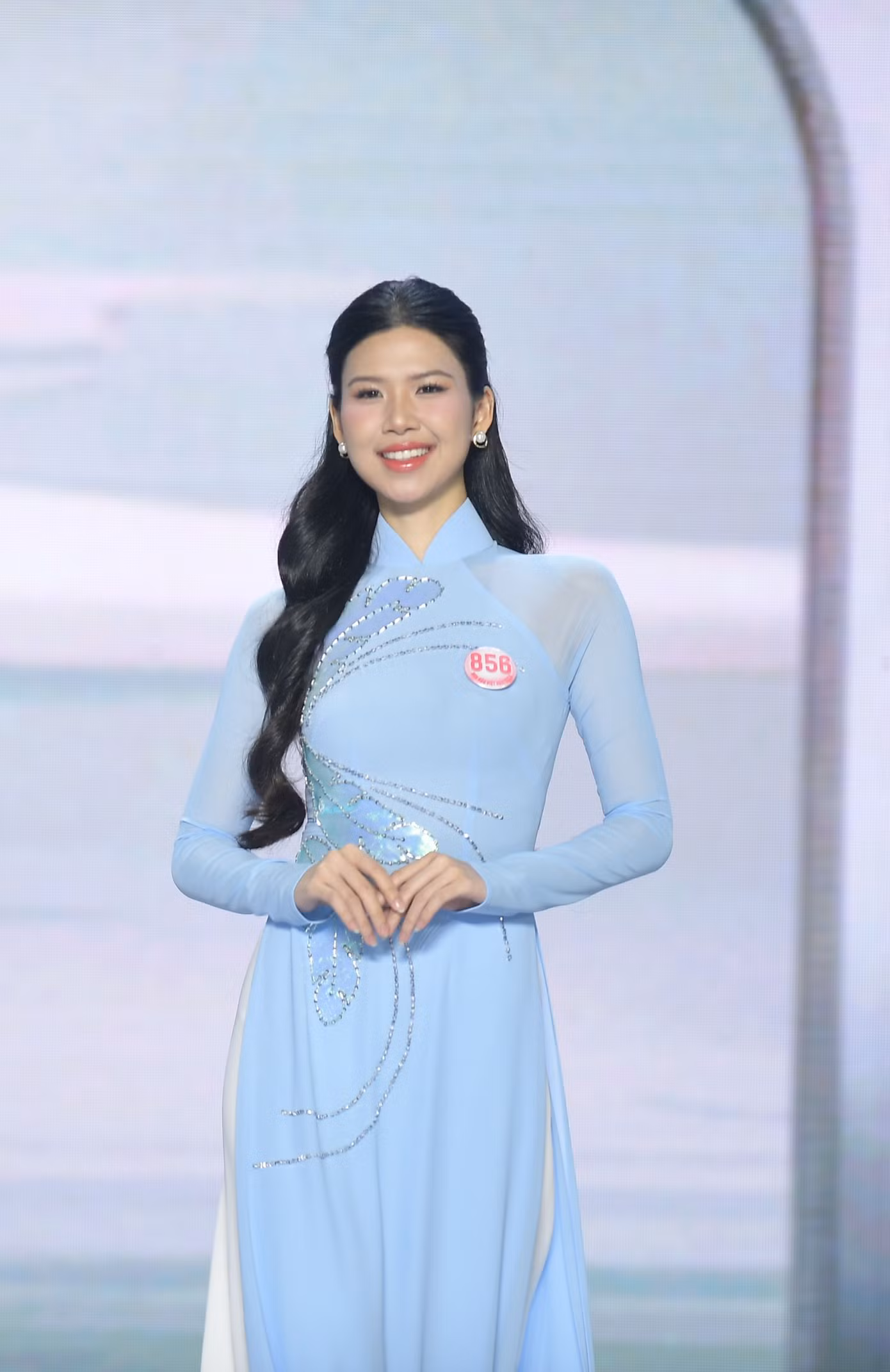 Linh Đan cho biết ngay trước đêm chung khảo cô bị sốt và đau dạ dày khá nặng. Người đẹp lo lắng không thể trình diễn năng lượng và tự tin nhất. "Nhờ sự chăm sóc, quan tâm của Ban tổ chức và các bạn thí sinh, tôi đã giữ vững niềm tin và động viên bản thân hoàn thành các phần thi thật tốt", cô nói.