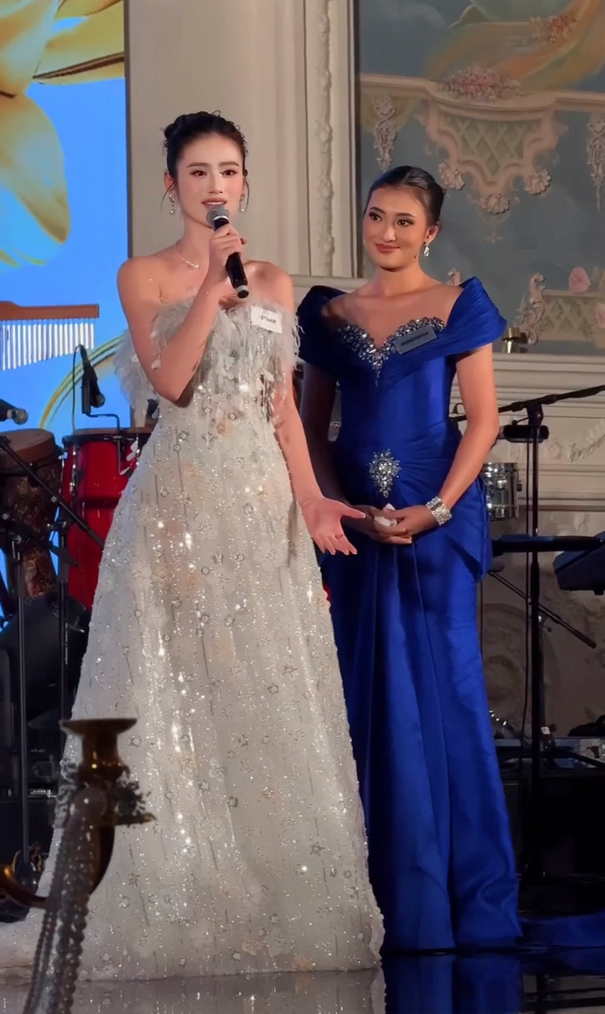 Hoa hậu Ý Nhi và đại diện Indonesia lọt vào top 2 phần thi dự án nhân ái của khu vực châu Á - Thái Bình Dương. Hoa hậu Ý Nhi và đại diện Indonesia lọt vào top 2 phần thi dự án nhân ái của khu vực châu Á - Thái Bình Dương.