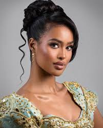 Cận nhan sắc Zainab Jama. Cận nhan sắc Zainab Jama.