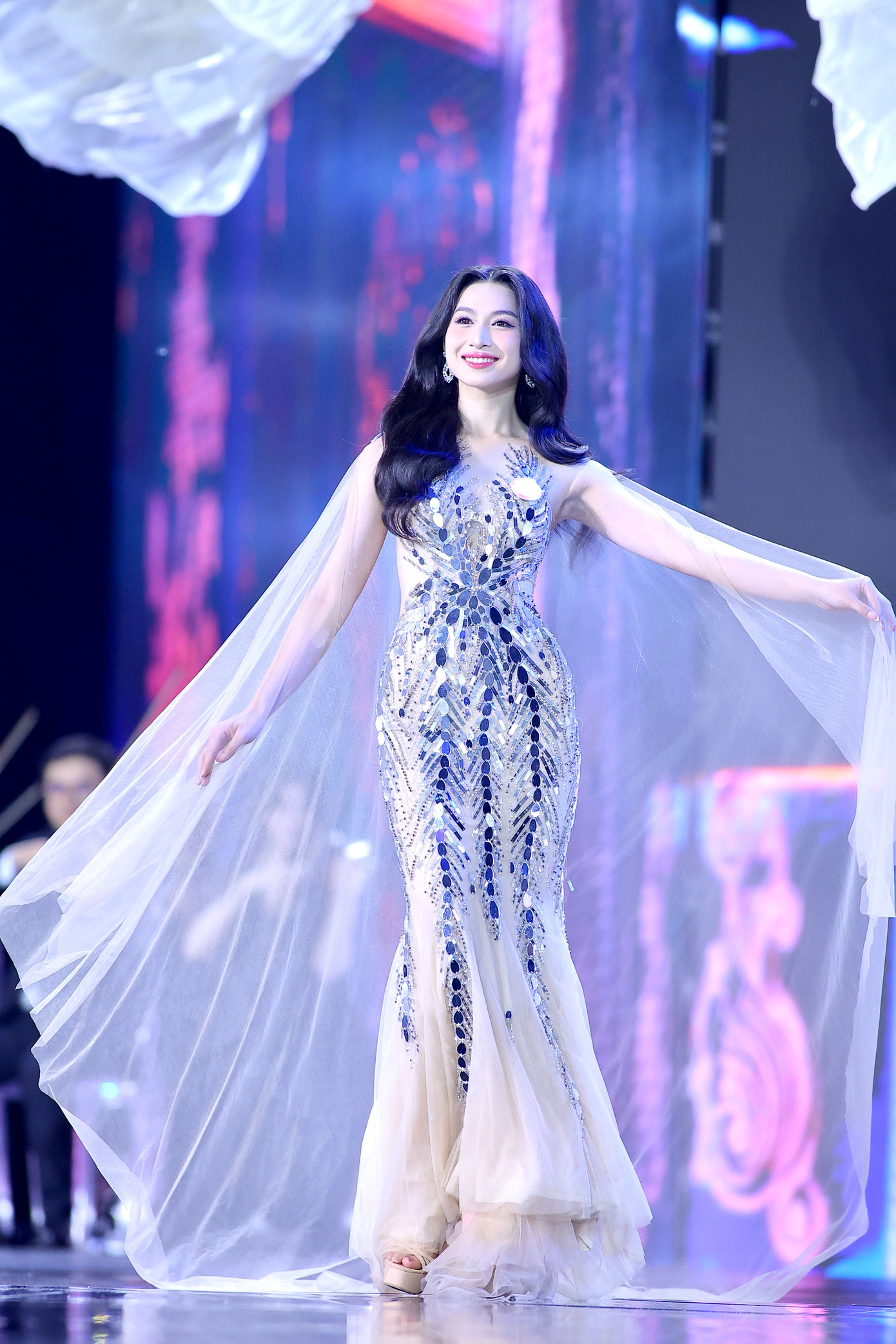 Hiện Thanh Xuân bước vào giai đoạn tập luyện nghiêm túc để hoàn thiện cả về ngoại hình, kỹ năng trình diễn, chuẩn bị cho vòng chung kết vào tháng 6. Cô duy trì chế độ ăn uống lành mạnh, tích cực luyện tập các bộ môn để dáng đẹp hơn như yoga, pilates...