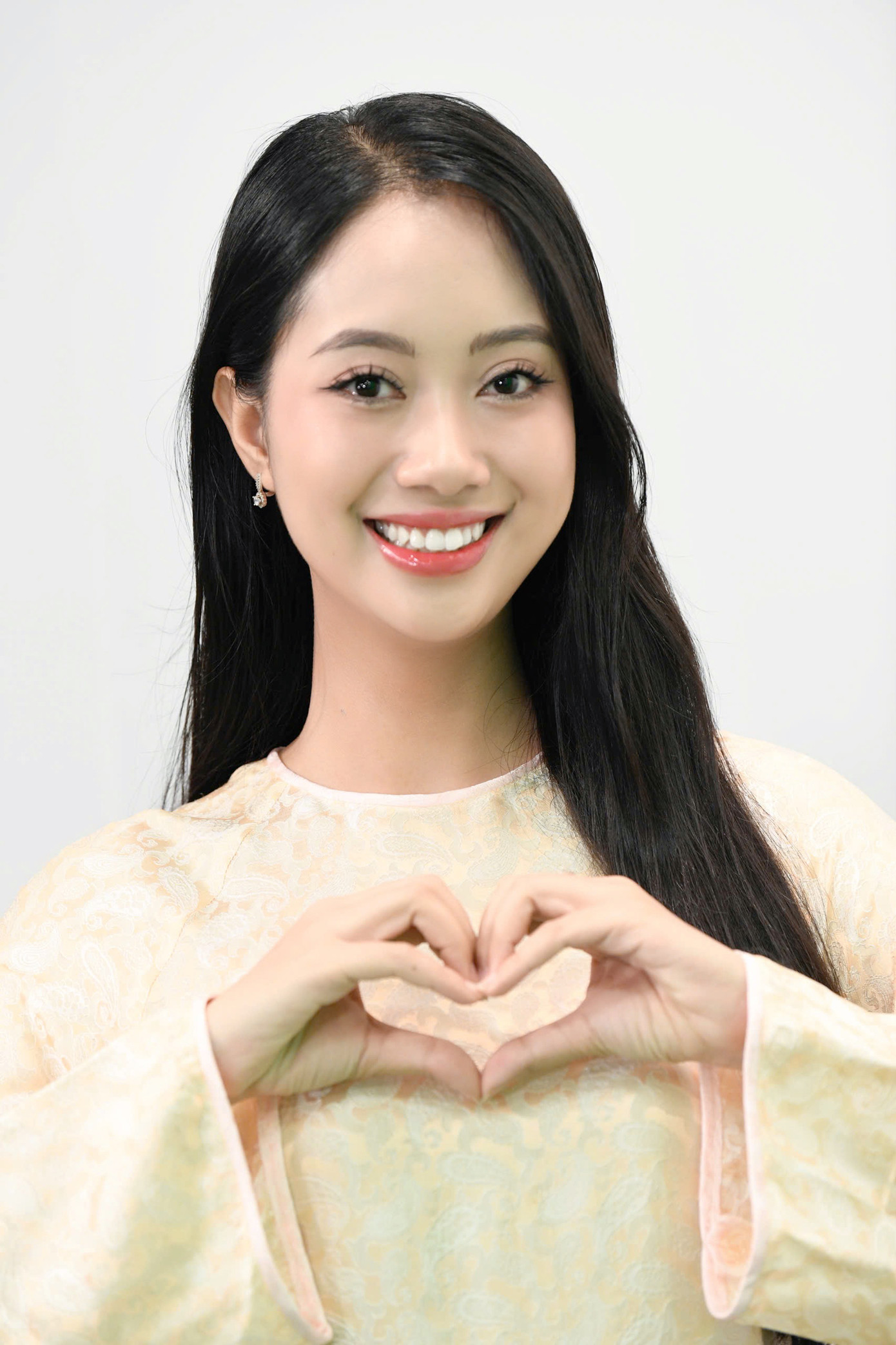 Chia sẻ về mục tiêu ở vòng chung kết, Mai Phương nói: "Ai tham gia cuộc thi cũng mong muốn hướng đến ngôi vị cao nhất là chiếc vương miện Hoa Hậu Việt Nam danh giá, tôi cũng vậy. Bên cạnh đó, tôi đang nỗ lực để có sự bứt phá, thể hiện bản thân thật tốt trong vòng chung kết và lan tỏa sự chân thành, nhiệt huyết cùng những giá trị tốt đẹp trong cuộc sống". Chia sẻ về mục tiêu ở vòng chung kết, Mai Phương nói: "Ai tham gia cuộc thi cũng mong muốn hướng đến ngôi vị cao nhất là chiếc vương miện Hoa Hậu Việt Nam danh giá, tôi cũng vậy. Bên cạnh đó, tôi đang nỗ lực để có sự bứt phá, thể hiện bản thân thật tốt trong vòng chung kết và lan tỏa sự chân thành, nhiệt huyết cùng những giá trị tốt đẹp trong cuộc sống".