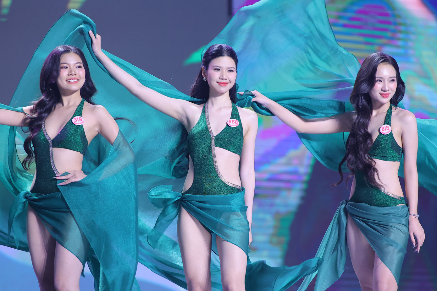 Linh Đan nói cô may mắn được gọi tên sớm trong đêm chung khảo. "Dẫu vậy, đầu tôi lúc đó gần như tê liệt và không nghĩ được gì, chỉ đợi xem tên mình có được gọi không. Tôi không nghĩ mình vượt qua nhiều cô gái khác, chỉ cố gắng đủ nhiều và đủ duyên nên bước tiếp trên chặng hành trình này", Linh Đan chia sẻ.