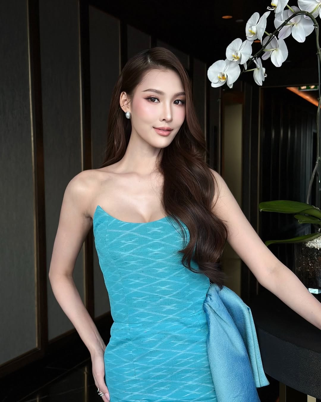 Mooham Chotnapa Kaewjarun được nhận xét có nhan sắc lai hiện đại, cá tính. Cô có gương mặt sắc sảo, chiều cao ấn tượng và thân hình thanh mảnh, quyến rũ.