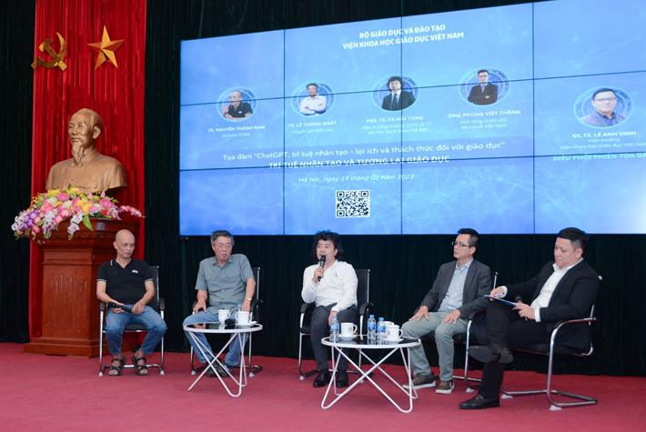 Các chuyên gia, nhà quản lý giáo dục tham gia thảo luận chủ đề “Trí tuệ nhân tạo trong bối cảnh đổi mới giáo dục”