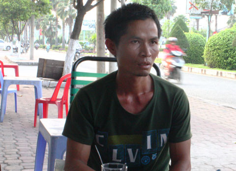 Tài xế xe chở bia bị hôi của Hồ Kim Hậu kể lại sự việc. Tài xế xe chở bia bị hôi của Hồ Kim Hậu kể lại sự việc