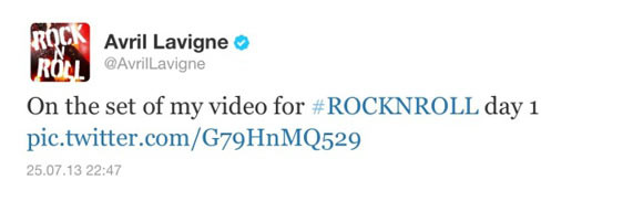 Avril Lavigne khoe single mới trên Twitter