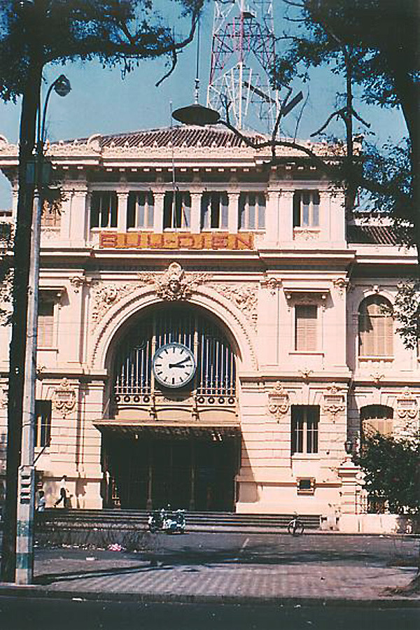 Bưu điện Sài Gòn lúc 3.10 chiều