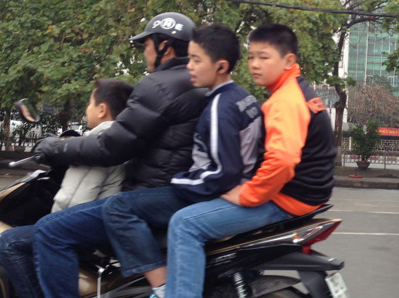 Tăng bốn vô tư bát phố. Tăng bốn vô tư bát phố