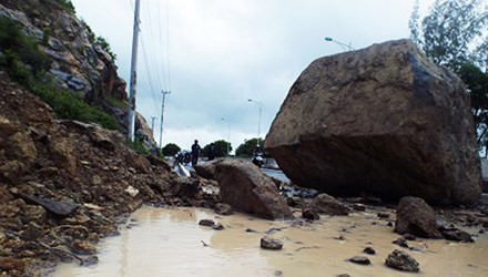 10 video ‘hot’: Vờ mua vàng rồi cướp 2 dây chuyền tháo chạy ảnh 2