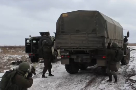 10 video ‘hot’: Vờ mua vàng rồi cướp 2 dây chuyền tháo chạy ảnh 5