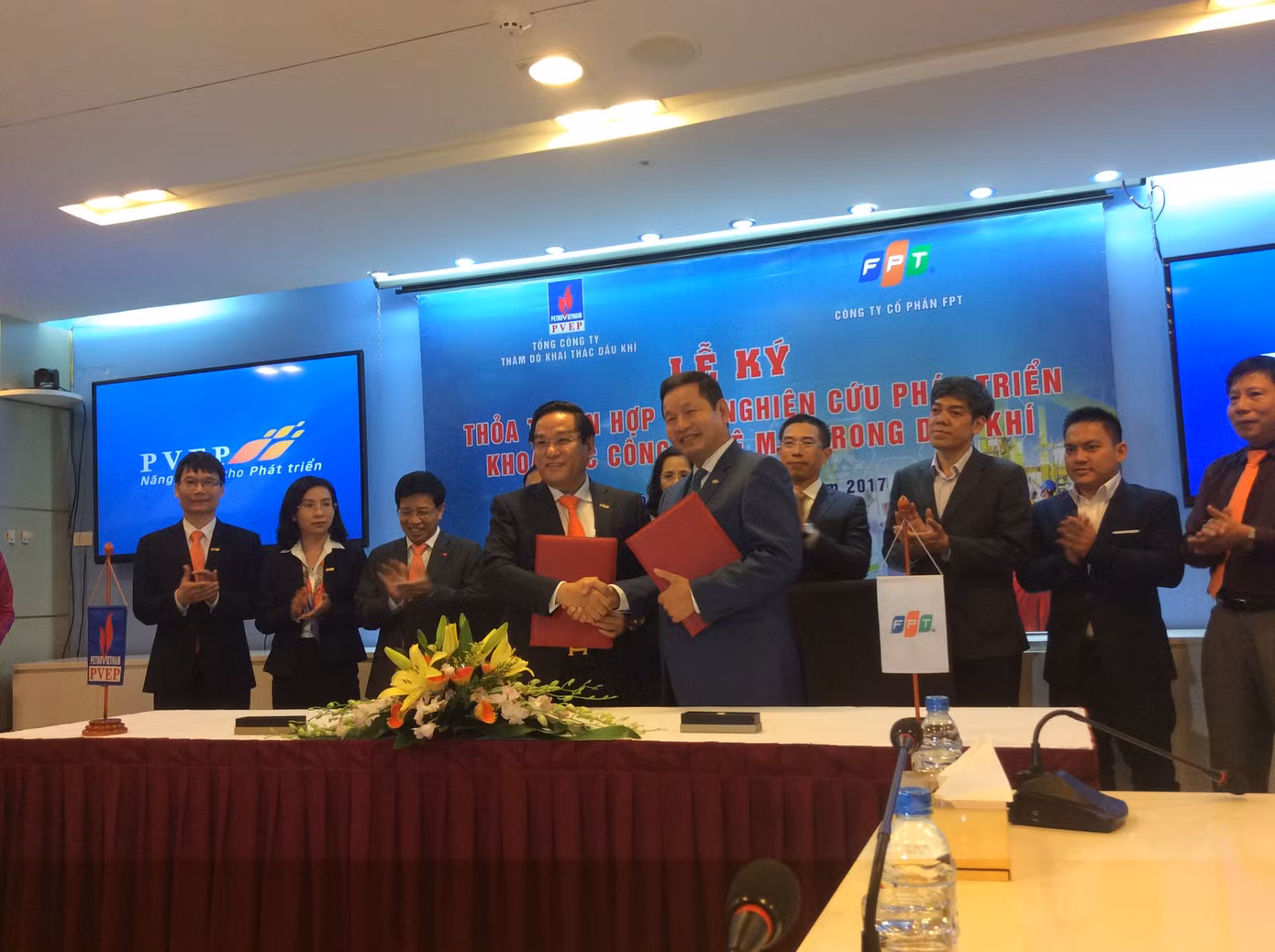 Cách mạng 4.0 trong thăm dò và khai thác dầu khí ảnh 1