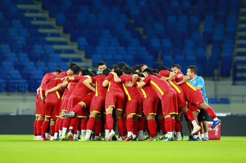 Tuyển Việt Nam chiến đấu với tinh thần: "We lost and win as a team" (tạm dịch: Dù chiến thắng hay thất bại, chúng ta vẫn là một). Nhiều tuyển thủ đã chia sẻ thông điệp này trên mạng xã hội. Tuyển Việt Nam chiến đấu với tinh thần: "We lost and win as a team" (tạm dịch: Dù chiến thắng hay thất bại, chúng ta vẫn là một). Nhiều tuyển thủ đã chia sẻ thông điệp này trên mạng xã hội.