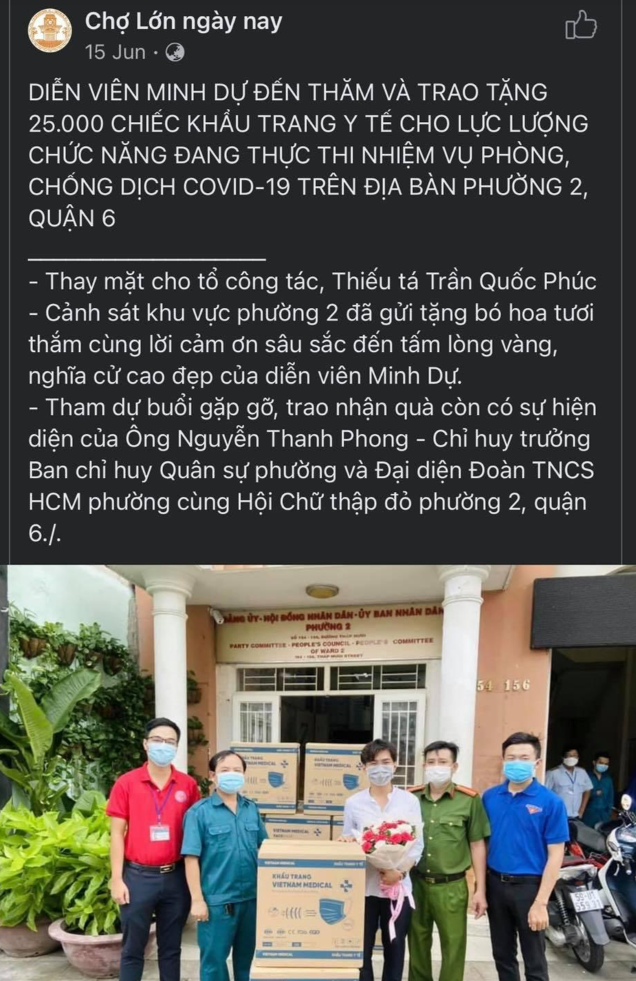 Thay mặt cho tổ công tác, cảnh sát khu vực phường 2 (quận 6) đã tặng hoa cùng lời cảm ơn đến việc làm ý nghĩa của nam diễn viên. Thay mặt cho tổ công tác, cảnh sát khu vực phường 2 (quận 6) đã tặng hoa cùng lời cảm ơn đến việc làm ý nghĩa của nam diễn viên.
