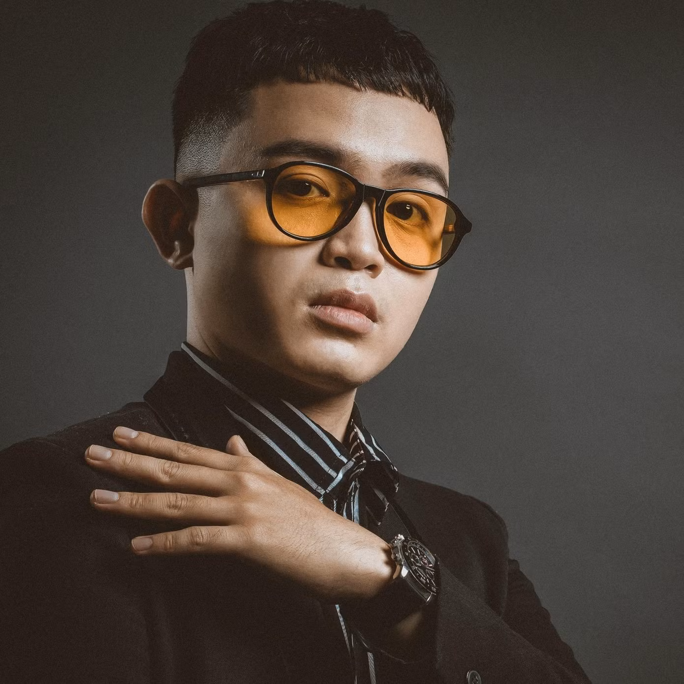 TDK là producer trẻ, từng tham gia Sing My Song và đứng sau thành công của album đầu tay của ca sĩ trẻ AMEE. TDK là producer trẻ, từng tham gia Sing My Song và đứng sau thành công của album đầu tay của ca sĩ trẻ AMEE.