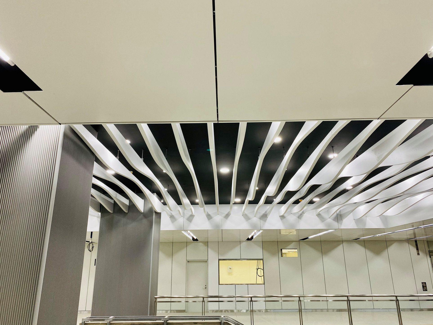 Ga Ba Son cùng với Ga Nhà hát Thành phố và Ga Trung tâm Bến Thành là một trong ba ga ngầm của tuyến Metro số 1 (Bến Thành - Suối Tiên). Ga Ba Son cùng với Ga Nhà hát Thành phố và Ga Trung tâm Bến Thành là một trong ba ga ngầm của tuyến Metro số 1 (Bến Thành - Suối Tiên).