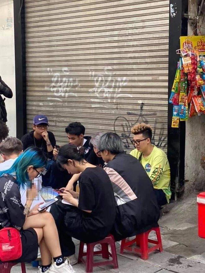 16 Northside, Wrxdie và Young Flames xuất hiện gần địa điểm casting.